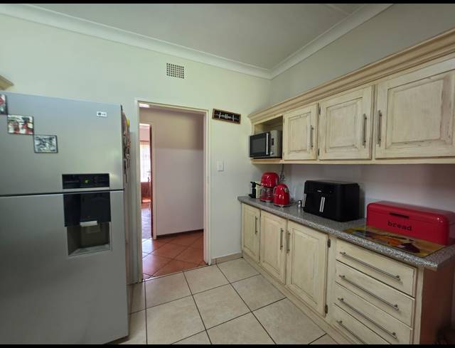3 BEDROOM HOUSE FOR SALE IN VANDERBIJLPARK SW 5